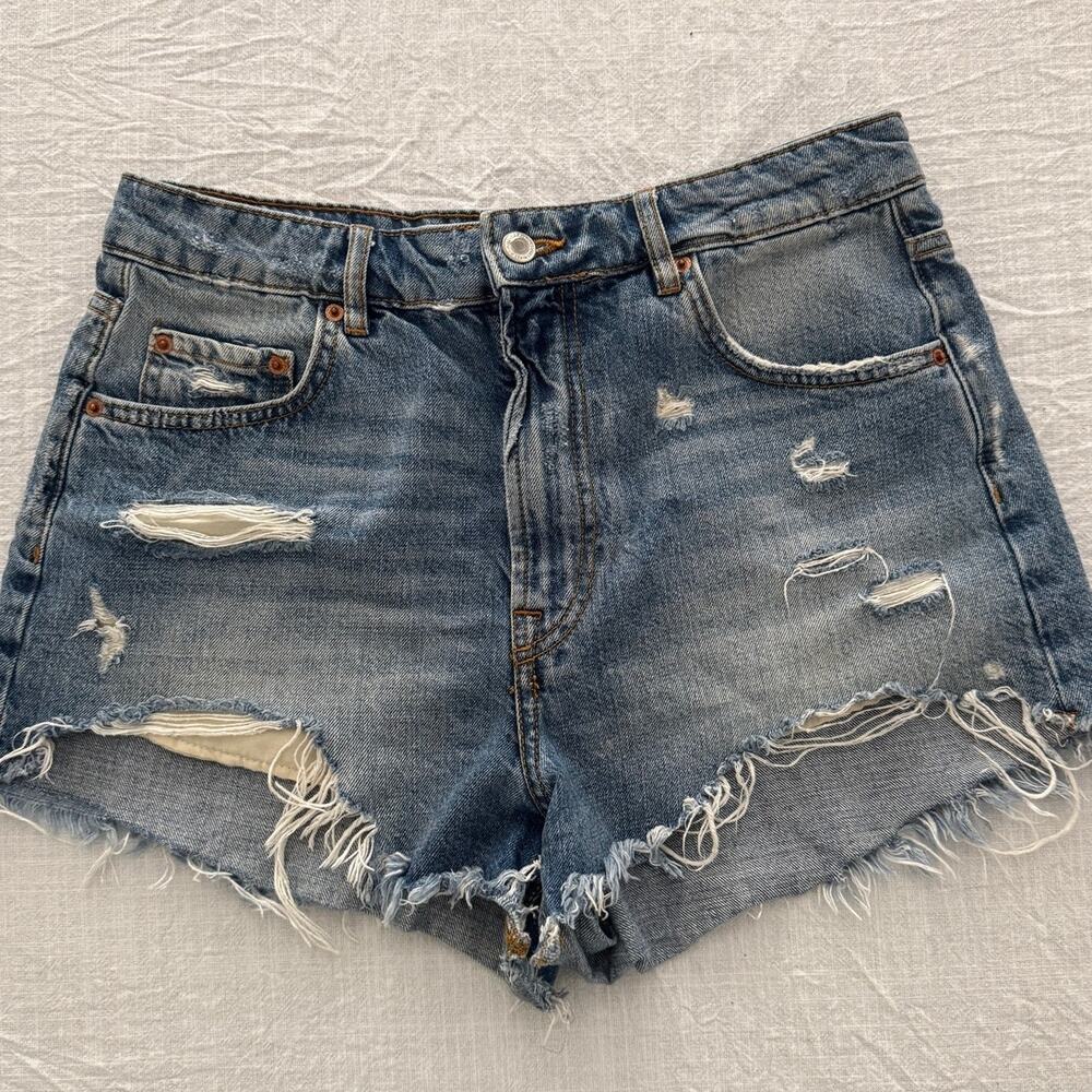 Zara | high waisted cut off blue denim zip fly distressed jean shorts | size 8